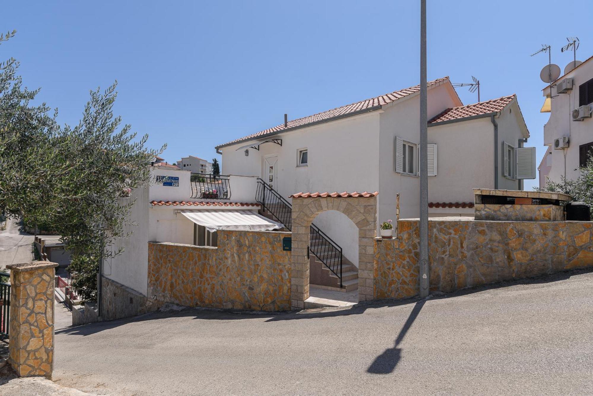 Apartmani Suki Trogir Exteriör bild